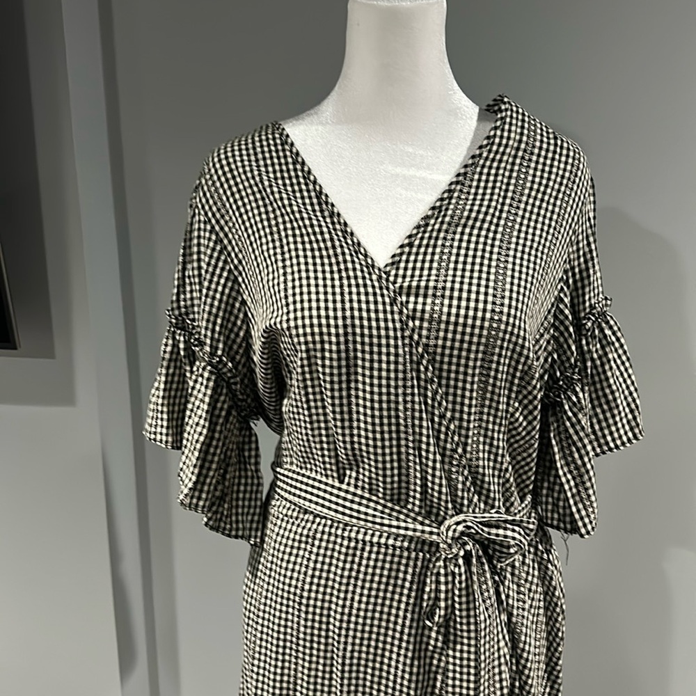 Wrap dress! Picture doesn't do it justice cute dress for the summer